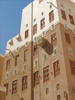Резные окна небоскрёбов-Йемен